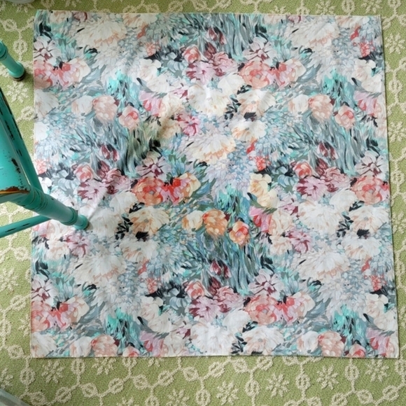 Floral Small Tablecloth Fabric Material - Picture 6 of 6